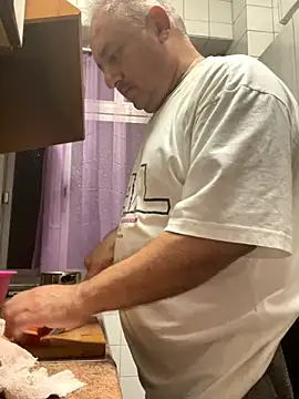 Snapshot of Russirayu chatting on 10/15/25, 06:30 Russirayu online show from 10/15/25, 06:30