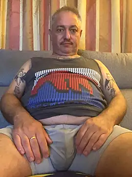 Snapshot of Russirayu chatting on 10/19/25, 10:21 Russirayu online show from 10/19/25, 10:21