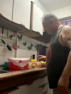 Snapshot of Russirayu chatting on 10/23/25, 06:50 Russirayu online show from 10/23/25, 06:50