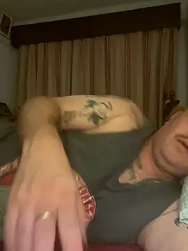 Snapshot of Russirayu chatting on 10/25/25, 10:48 Russirayu online show from 10/25/25, 10:48