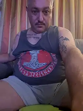 Snapshot of Russirayu chatting on 10/26/25, 10:47 Russirayu online show from 10/26/25, 10:47