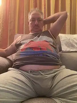 Snapshot of Russirayu chatting on 05/17/26, 10:17 Russirayu online show from 05/17/26, 10:17