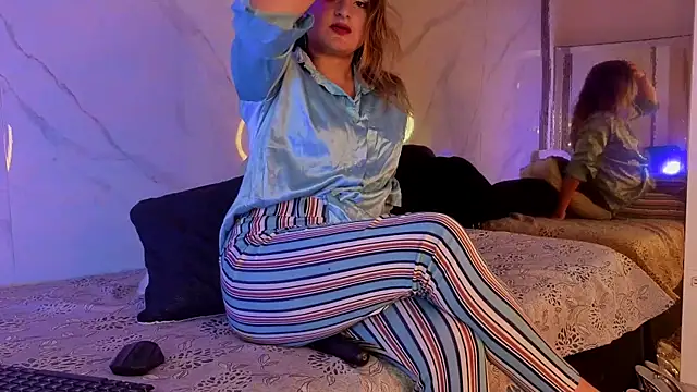 CandyQueenGold online show from 04/13/26, 06:57