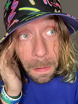 4kUsh2Fashion0 online show from 12/25/24, 07:56