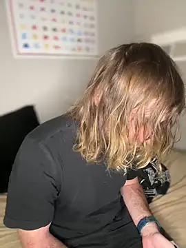 4kUsh2Fashion0 online show from 01/21/25, 12:15