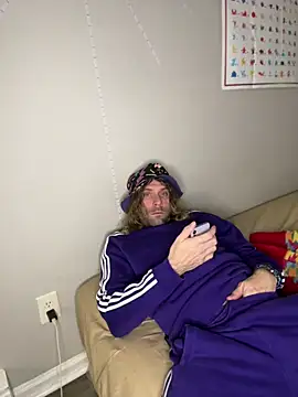 4kUsh2Fashion0 online show from 02/03/25, 07:42