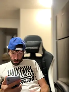 4kUsh2Fashion0 online show from 10/10/25, 01:43