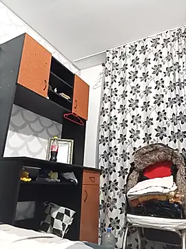 Snapshot of florin421 chatting on 02/21/26, 10:27 florin421 online show from 02/21/26, 10:27