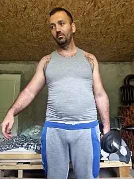 Snapshot of florin421 chatting on 05/22/26, 01:50 florin421 online show from 05/22/26, 01:50