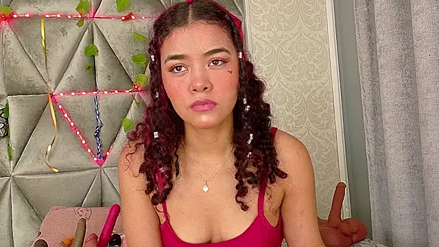 Snapshot of Angela_lovee chatting on 10/15/25, 01:22 Angela lovee online show from 10/15/25, 01:22