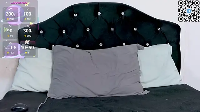 Snapshot of nonawhitemm chatting on 10/17/25, 10:56 nonawhitemm online show from 10/17/25, 10:56