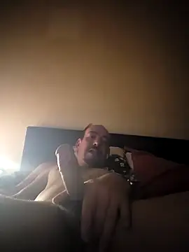 Snapshot of antoniox1978 chatting on 11/04/25, 04:28 antoniox1978 online show from 11/04/25, 04:28