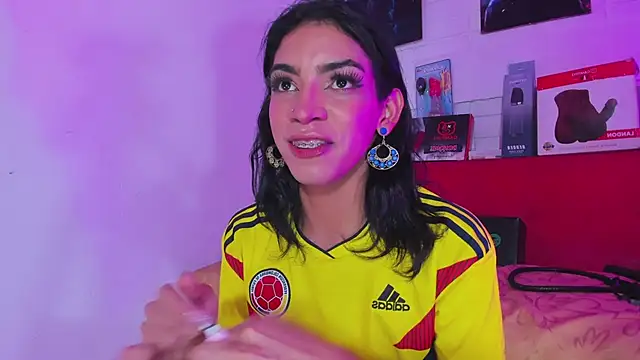 Snapshot of Alahia_Rodriguez chatting on 03/21/25, 01:56 Alahia Rodriguez online show from 03/21/25, 01:56