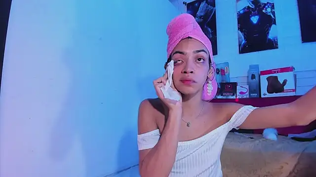 Snapshot of Alahia_Rodriguez chatting on 03/22/25, 12:35 Alahia Rodriguez online show from 03/22/25, 12:35