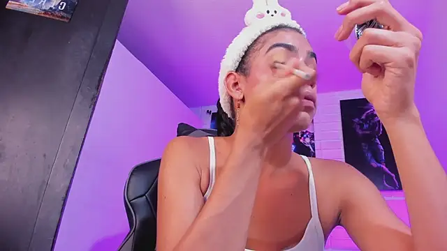 Snapshot of Alahia_Rodriguez chatting on 11/01/25, 09:39 Alahia Rodriguez online show from 11/01/25, 09:39