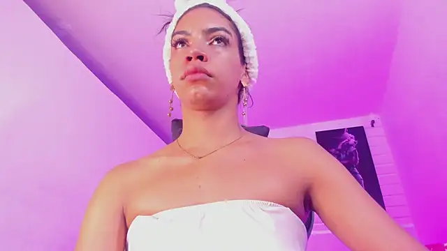 Snapshot of Alahia_Rodriguez chatting on 11/17/25, 12:11 Alahia Rodriguez online show from 11/17/25, 12:11