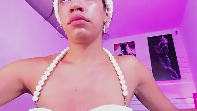 Snapshot of Alahia_Rodriguez chatting on 11/21/25, 12:48 Alahia Rodriguez online show from 11/21/25, 12:48