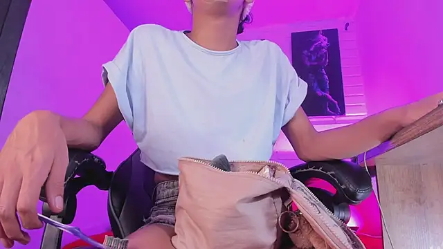 Snapshot of Alahia_Rodriguez chatting on 11/28/25, 08:00 Alahia Rodriguez online show from 11/28/25, 08:00