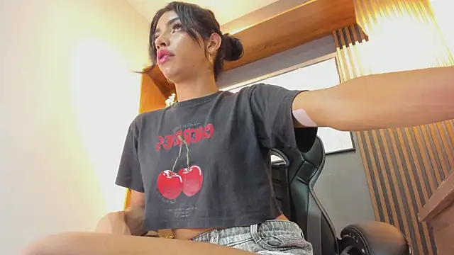 Snapshot of Alahia_Rodriguez chatting on 01/16/26, 07:07 Alahia Rodriguez online show from 01/16/26, 07:07