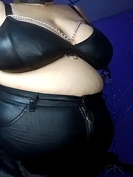 EllisW8 online show from 11/18/25, 12:42