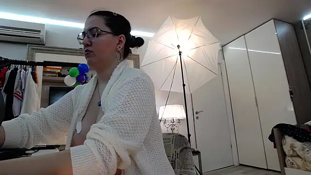 ILoveToFeelU online show from 02/23/25, 02:51