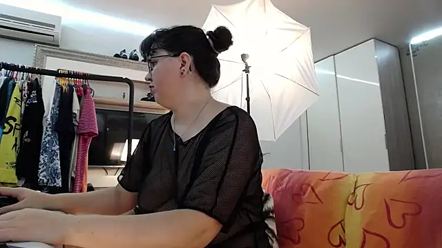 ILoveToFeelU online show from 09/28/25, 10:59