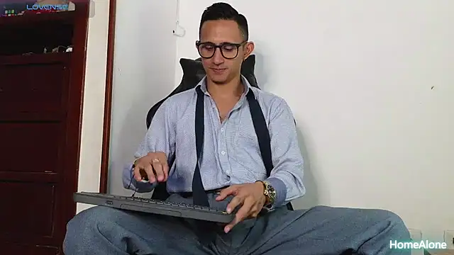 HomeAloneK online show from 12/02/25, 07:53