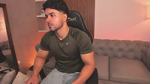 Snapshot of liam_collins21 chatting on 02/17/26, 12:01 liam collins21 online show from 02/17/26, 12:01