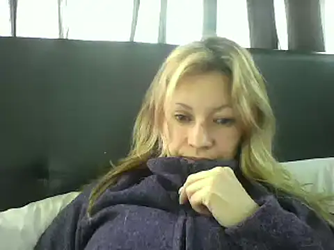 Snapshot of Paulita_x3 chatting on 02/19/25, 02:23 Paulita x3 online show from 02/19/25, 02:23