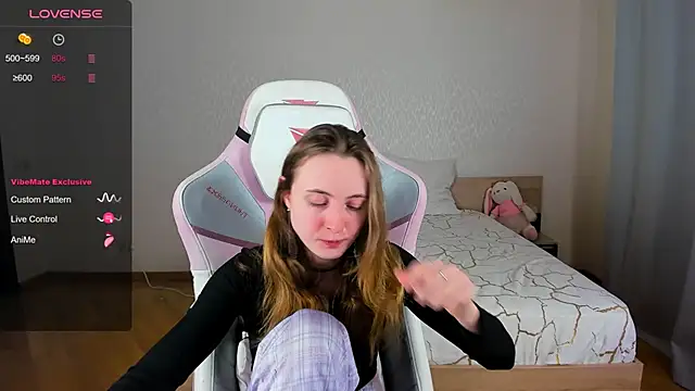 Cowell Adelina online show from 11/28/25, 09:34