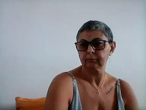 roseblak42 online show from 02/06/25, 11:21