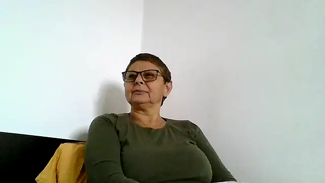 roseblak42 online show from 10/07/25, 12:24