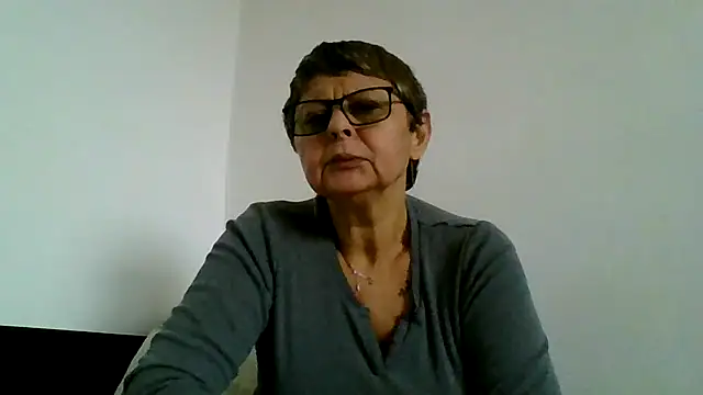 roseblak42 online show from 11/10/25, 10:14