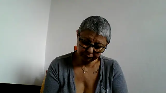 roseblak42 online show from 12/15/25, 09:57