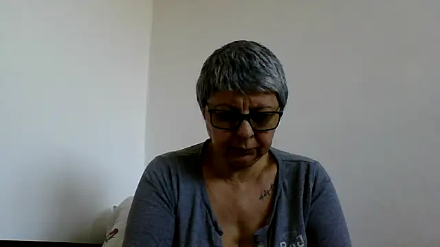 roseblak42 online show from 02/03/26, 12:32