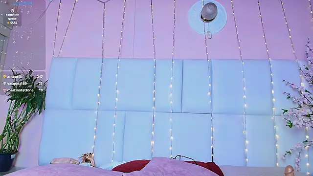 kiana cream online show from 03/01/25, 03:38