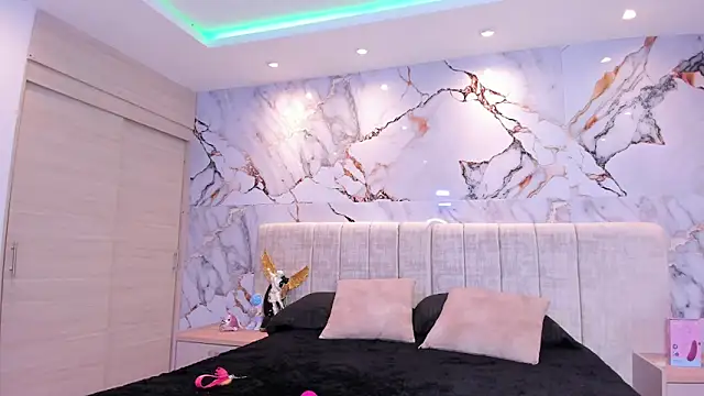 kiana cream online show from 11/05/25, 06:19