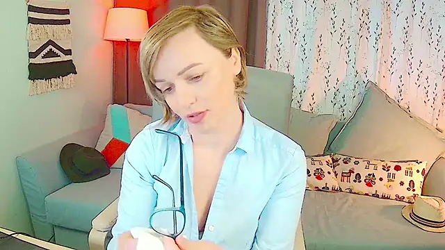 NandiSmile online show from 12/02/25, 07:47