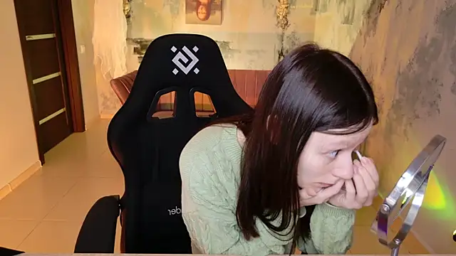 Snapshot of VeliraBraitberg chatting on 12/18/24, 05:04 VeliraBraitberg online show from 12/18/24, 05:04