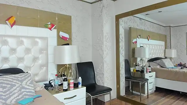 Snapshot of TaraaHot chatting on 07/08/26, 02:05 TaraaHot online show from 07/08/26, 02:05