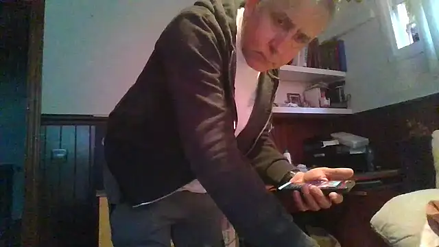 Snapshot of fransexdol chatting on 02/14/25, 08:31 fransexdol online show from 02/14/25, 08:31