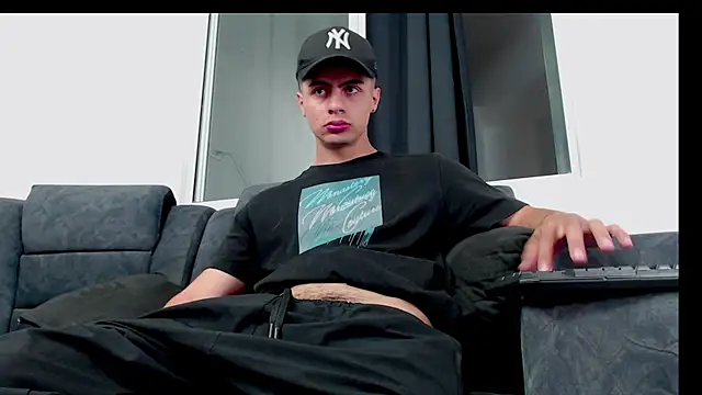 Stiven CL online show from 09/18/25, 03:58