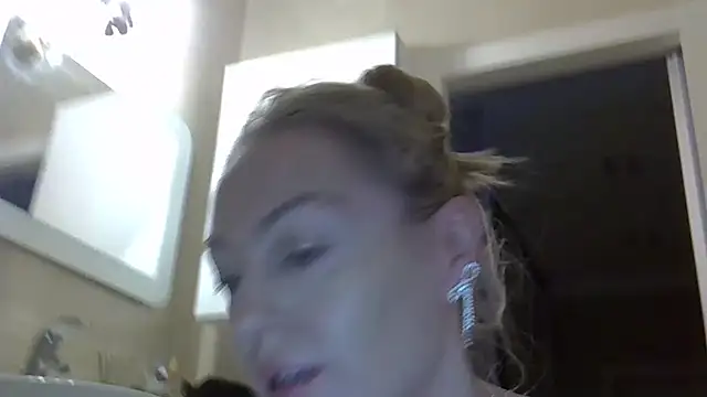 ZarinaSwift online show from 12/15/24, 04:51