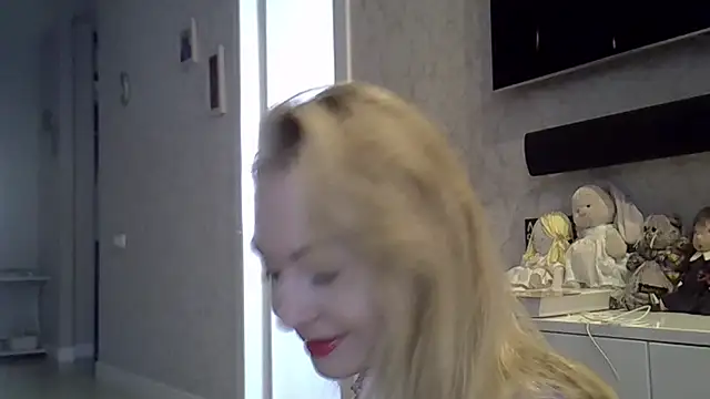 ZarinaSwift online show from 09/18/25, 04:25