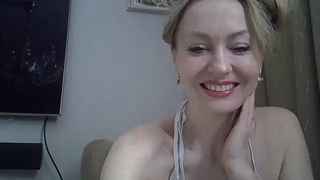 Snapshot of ZarinaSwift chatting on 04/22/26, 04:48 ZarinaSwift online show from 04/22/26, 04:48