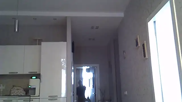 Snapshot of ZarinaSwift chatting on 05/13/26, 04:43 ZarinaSwift online show from 05/13/26, 04:43