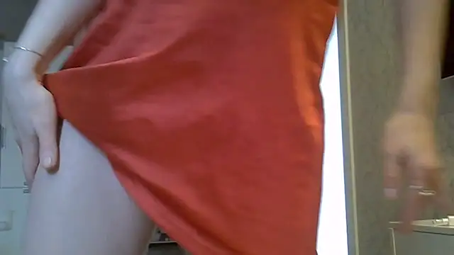 Snapshot of ZarinaSwift chatting on 05/16/26, 06:54 ZarinaSwift online show from 05/16/26, 06:54