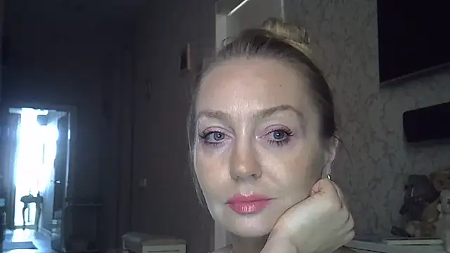 Snapshot of ZarinaSwift chatting on 06/20/26, 09:34 ZarinaSwift online show from 06/20/26, 09:34