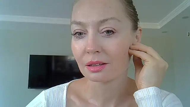 Snapshot of ZarinaSwift chatting on 07/11/26, 05:21 ZarinaSwift online show from 07/11/26, 05:21