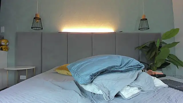 LiaVelez online show from 03/15/25, 07:05